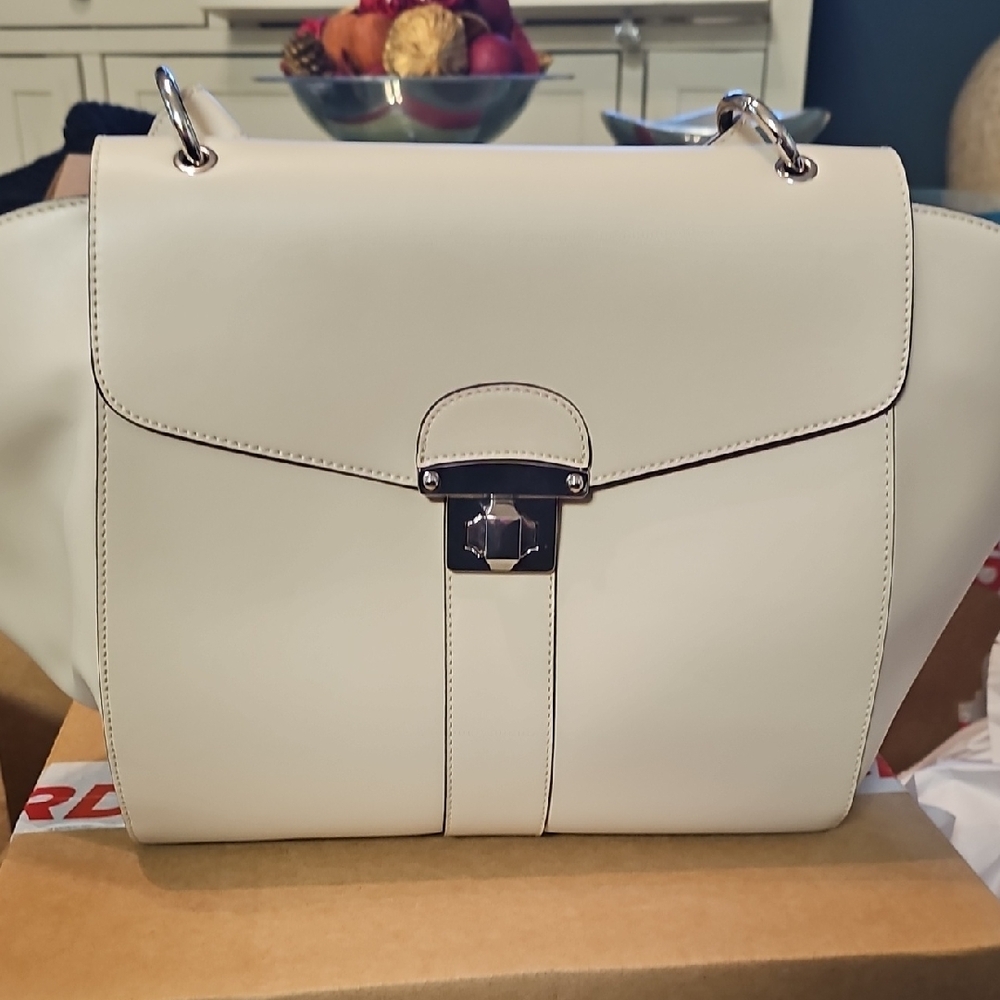 Alberta Di Canio White Tote Bag with Structured Design